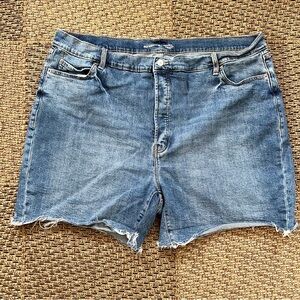 Old Navy Plus Size Sky-Hi Extra High-Rise Cutoff Jean Shorts - Size 26
